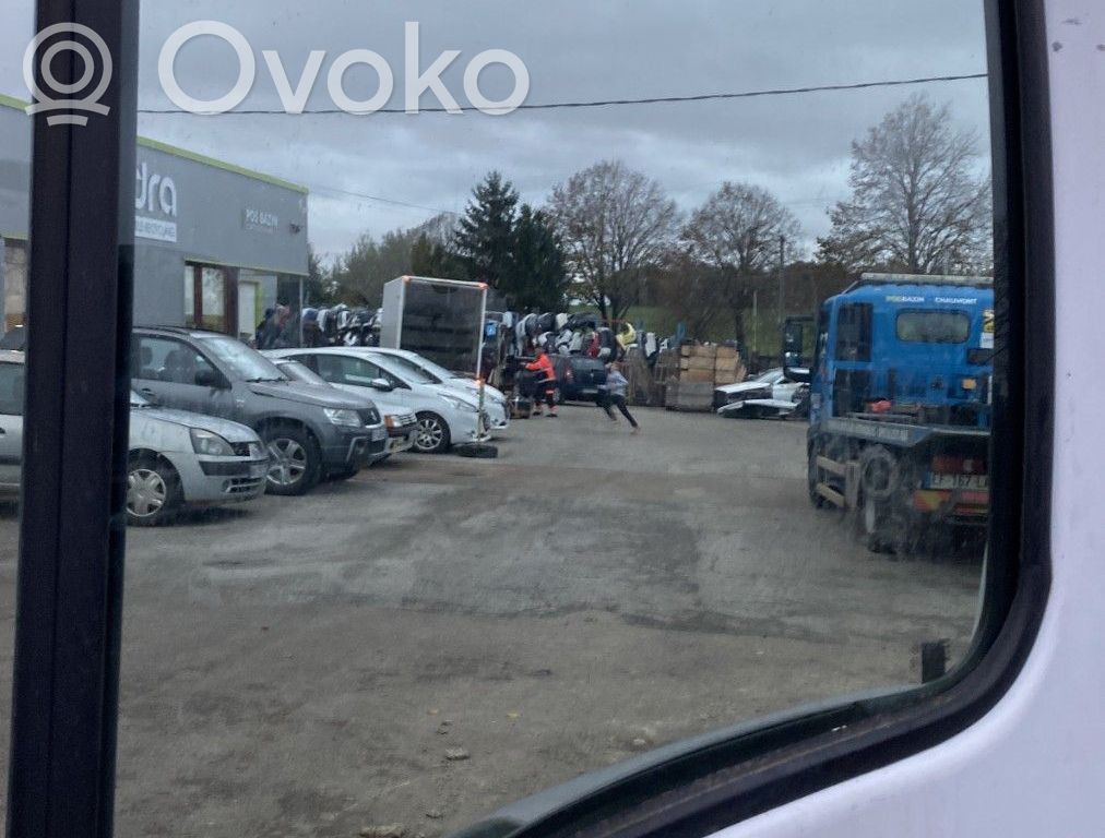 Renault Master II Vetro del finestrino della portiera anteriore - quattro porte