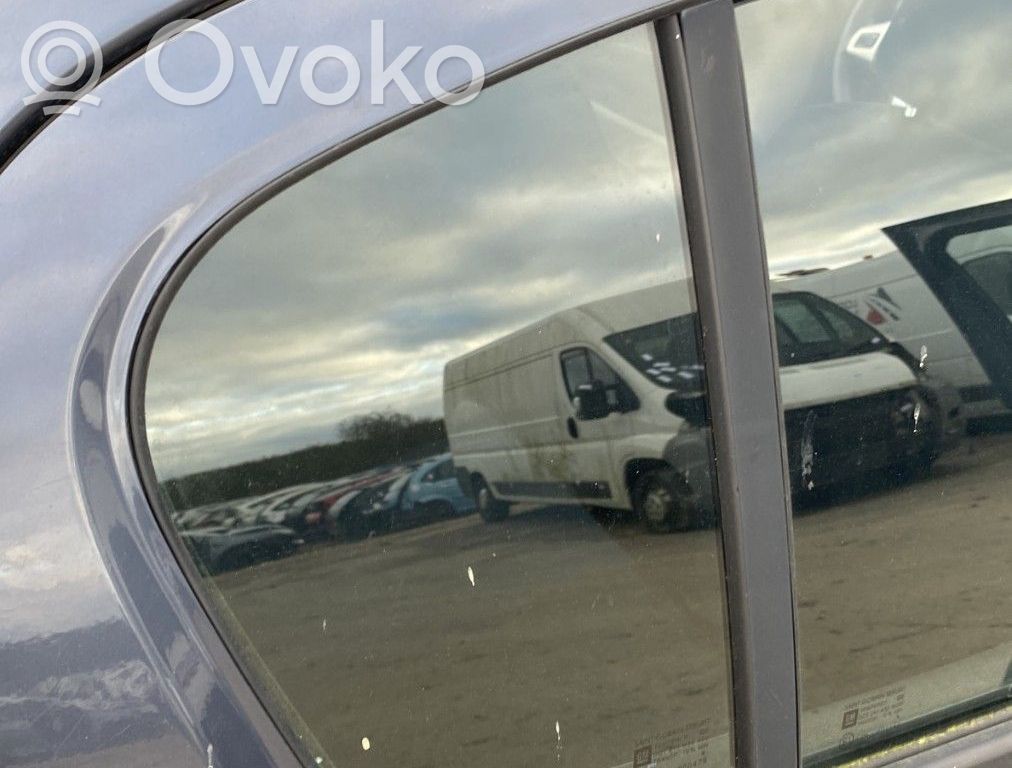 Opel Corsa D Ventanilla de ventilación de la puerta trasera 