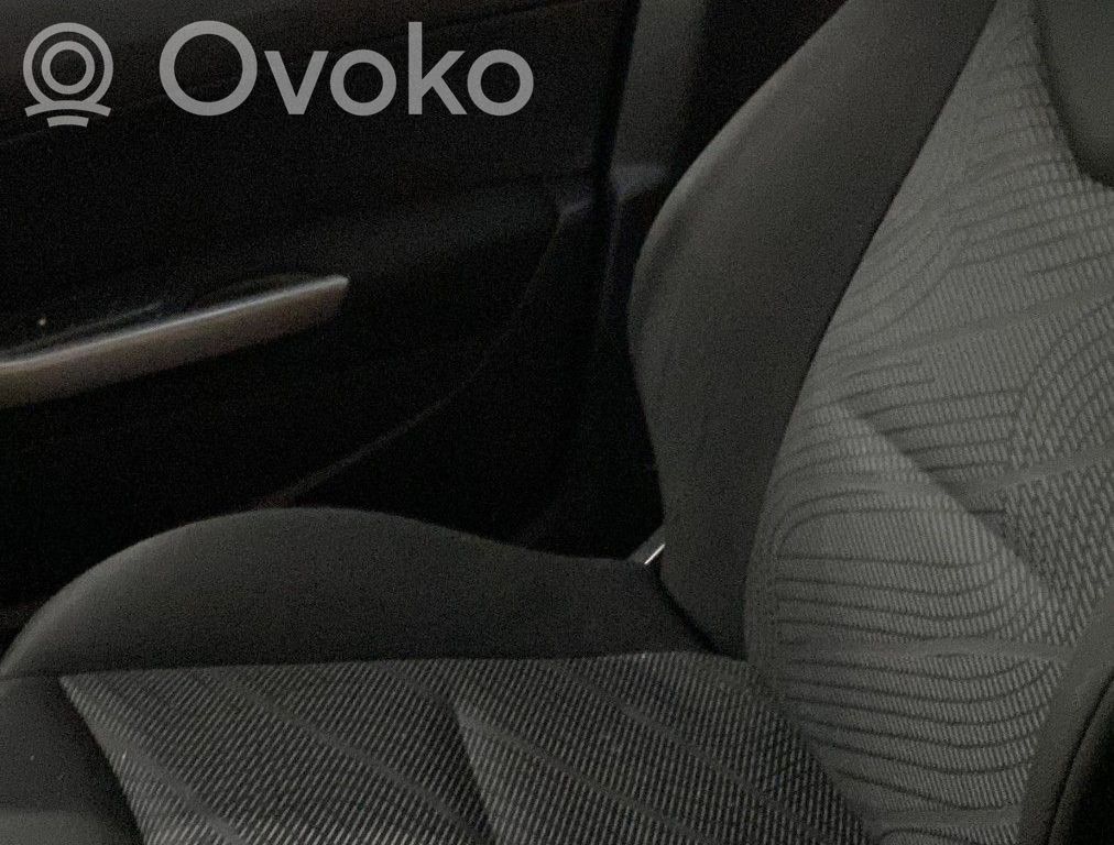 Peugeot 308 Etumatkustajan istuin 