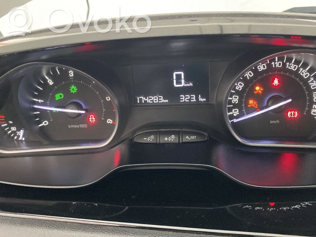 Peugeot 208 I Vitezometru (grup de instrumente) 