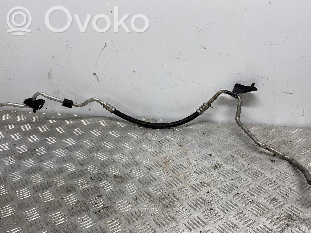 BMW 3 E90 E91 Ilmastointilaitteen putki (A/C) 