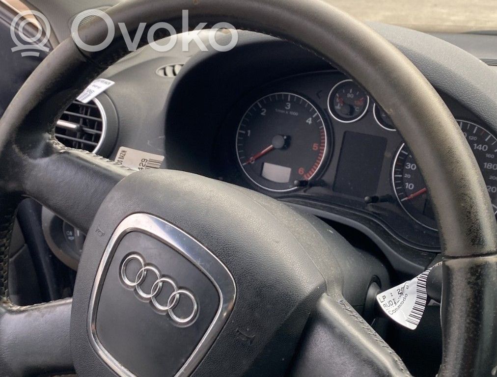 Audi A3 S3 A3 Sportback 8P Ohjauspyörä 
