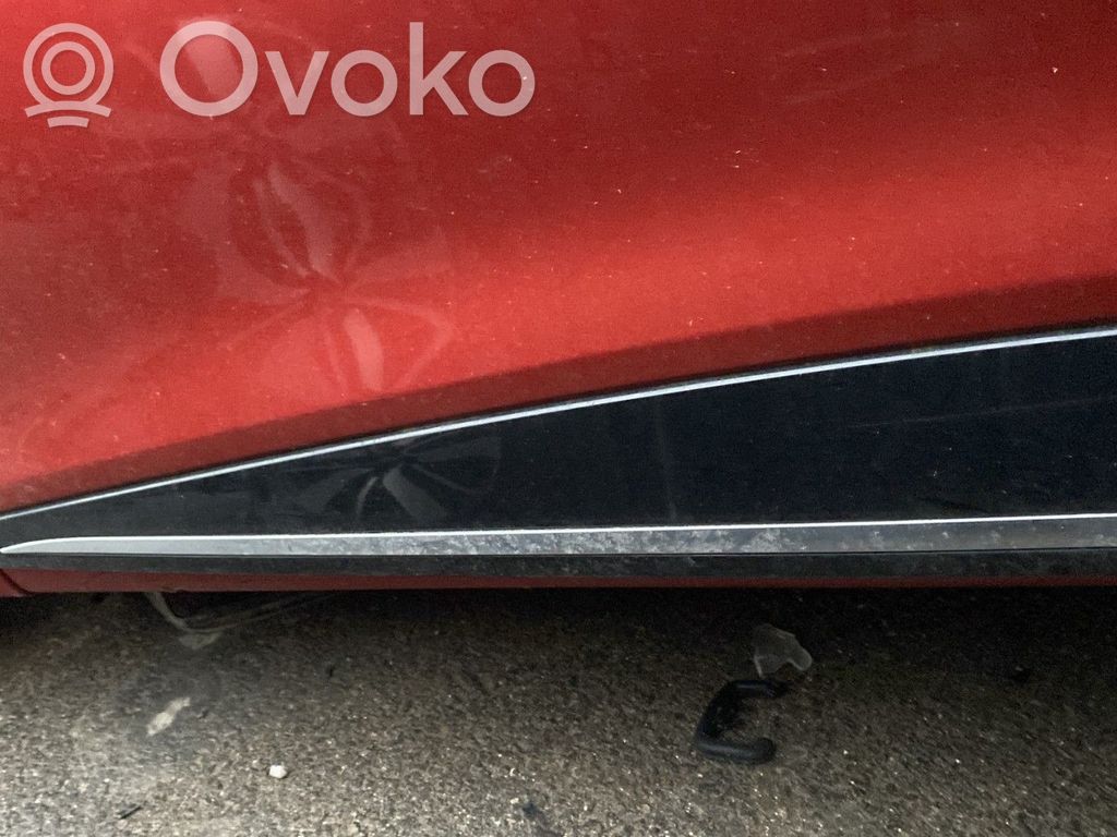 Renault Clio IV Rivestimento della portiera anteriore (modanatura)