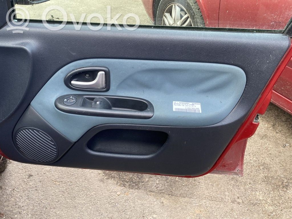 Renault Clio II Revestimiento de puerta delantera 