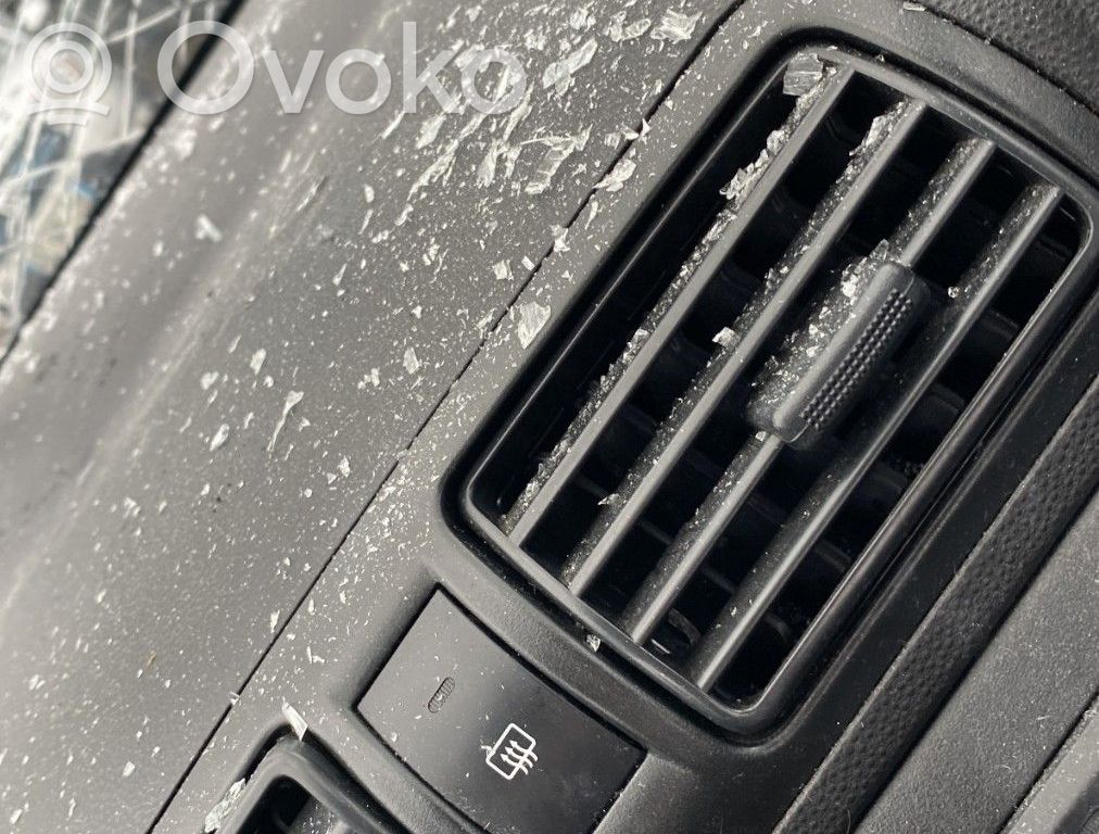 Grille d'aération centrale