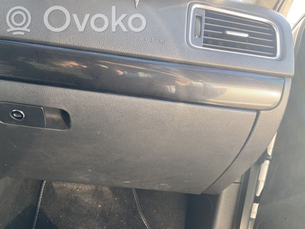 Volkswagen Jetta VI Juego guantera 