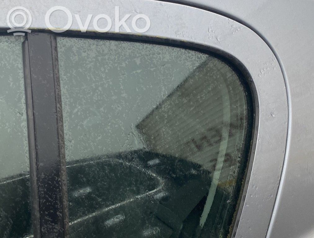Opel Astra H Ventanilla de ventilación de la puerta trasera 