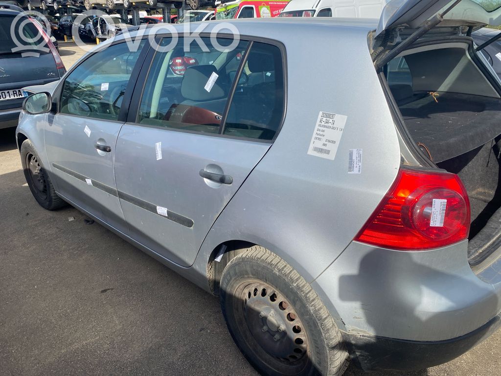Volkswagen Golf V Panel lateral trasero 