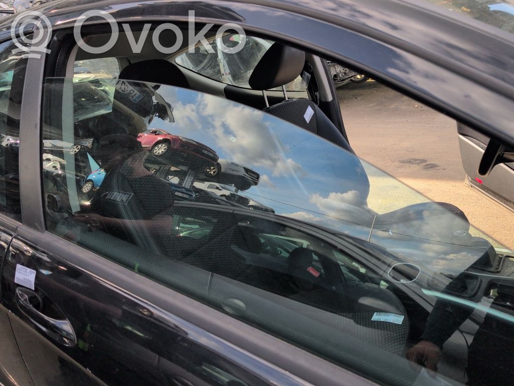 Mercedes-Benz A W169 Szyba drzwi przednich