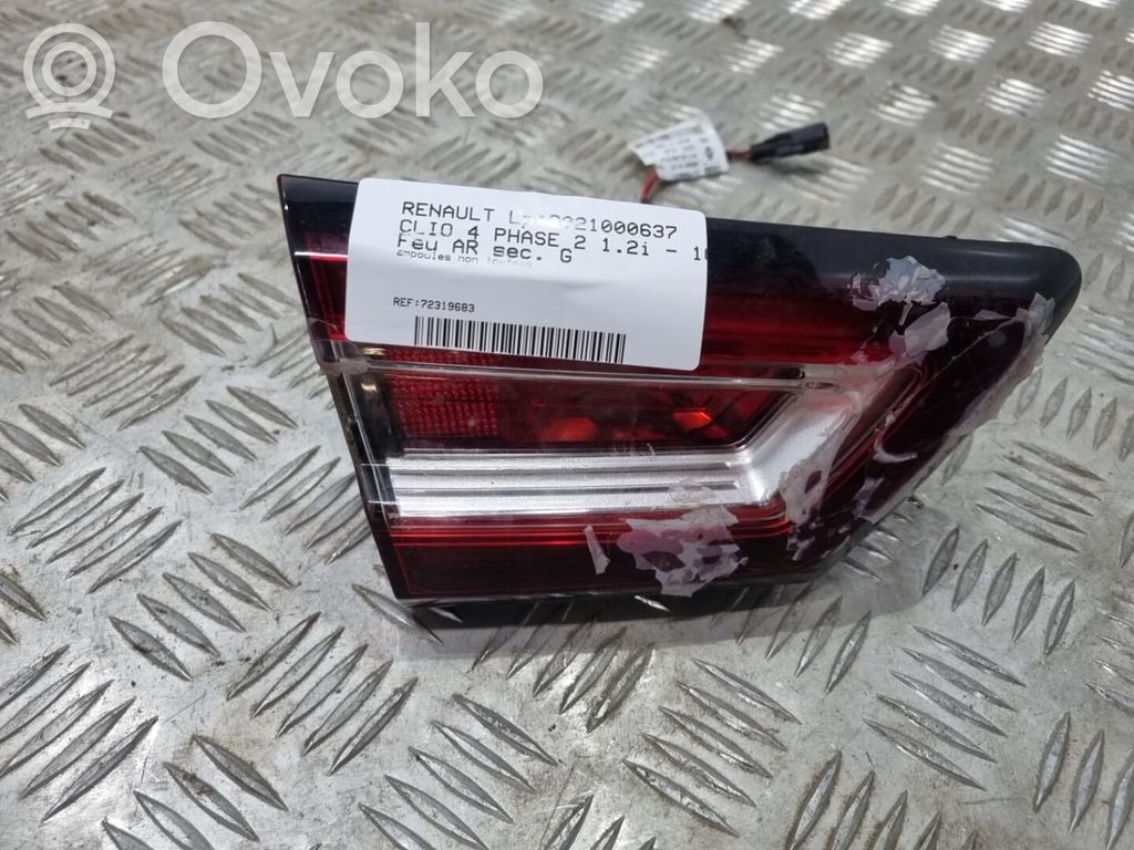 Renault Clio IV Aizmugurējais lukturis pārsegā 