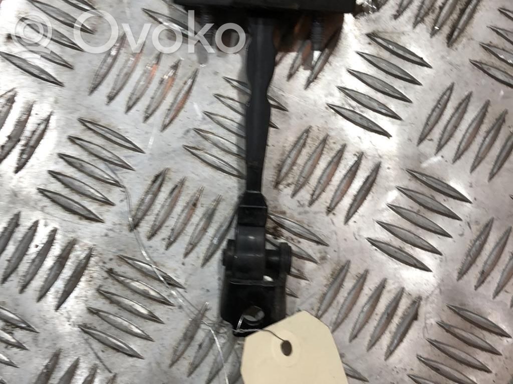 Renault Clio IV Etuoven pidätin