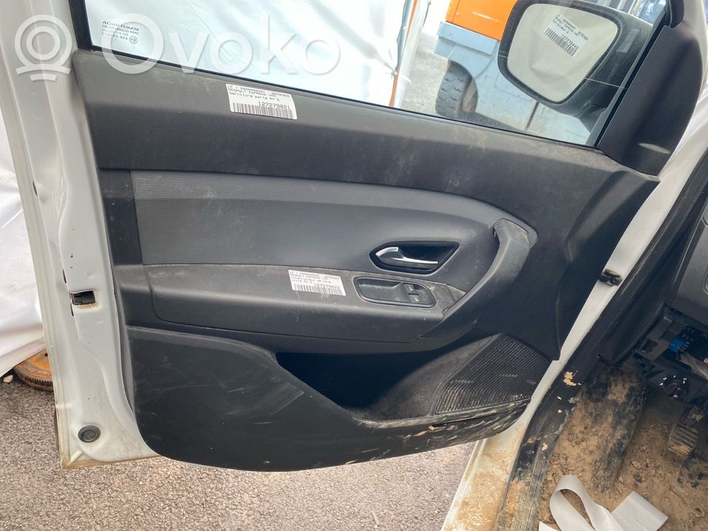 Renault Express Etuoven verhoilu 