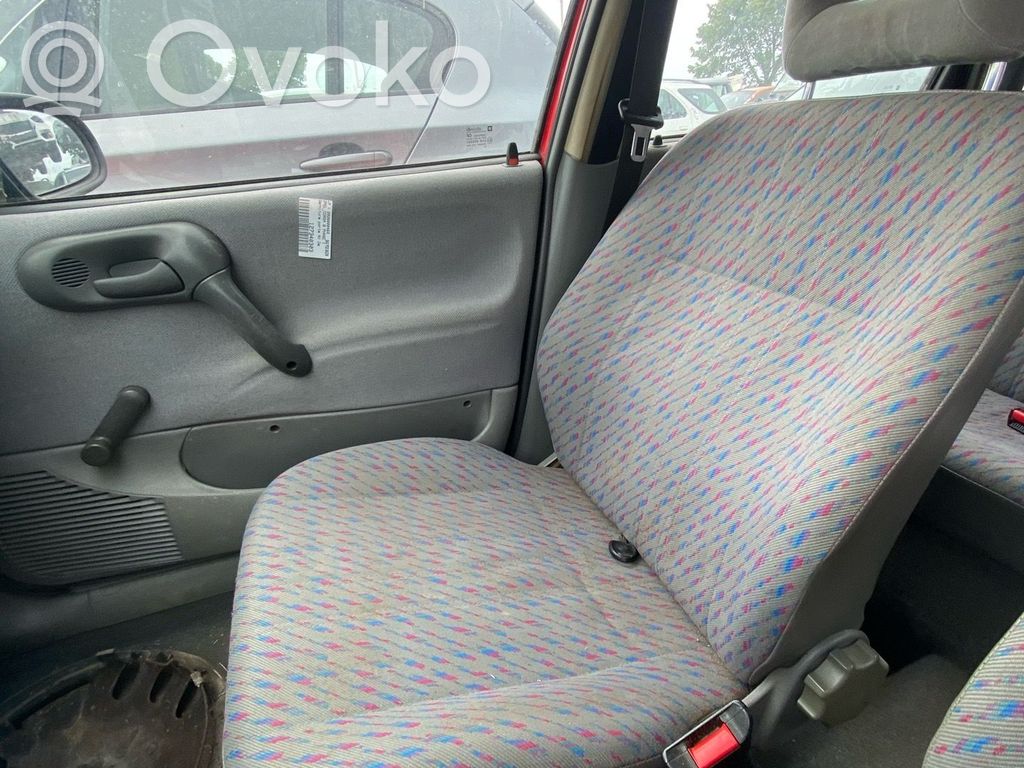 Opel Corsa B Etumatkustajan istuin 