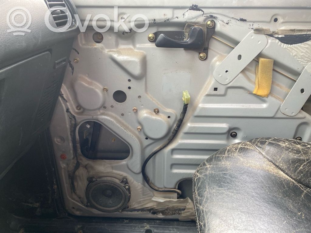 Hyundai Galloper Macara ușă față cu motor 