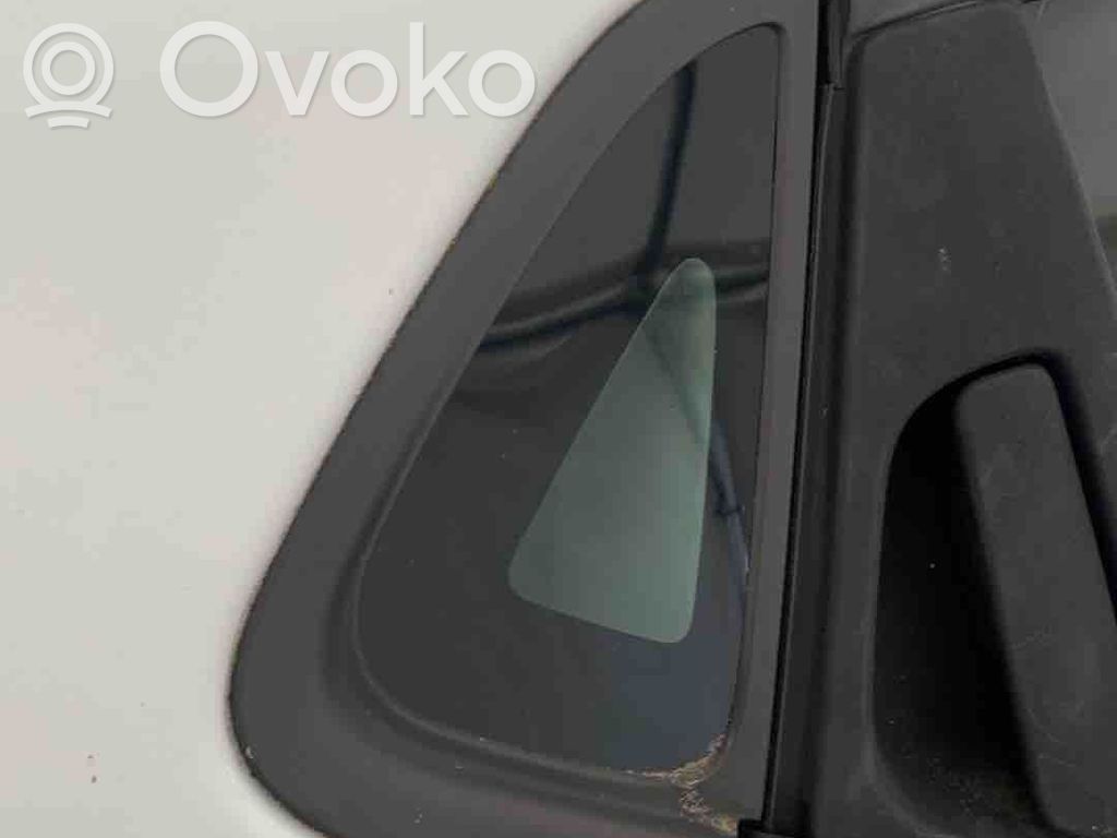 Renault Clio IV Vidrio lateral trasero 