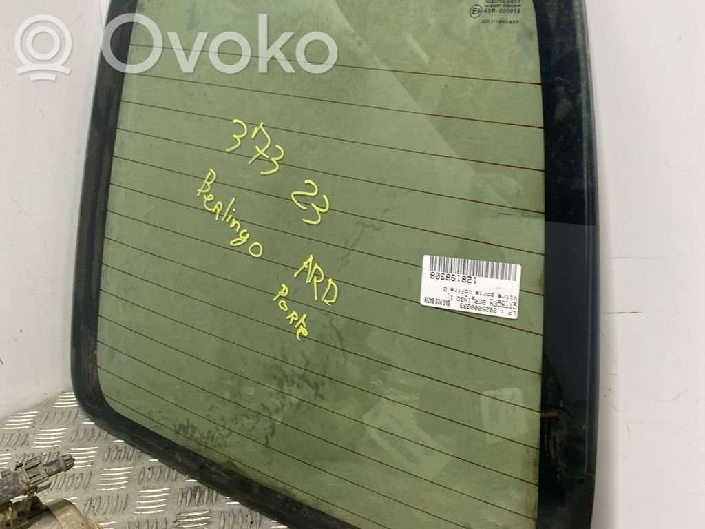 Szyba drzwi tylnych samochodów dostawczych   8744G7