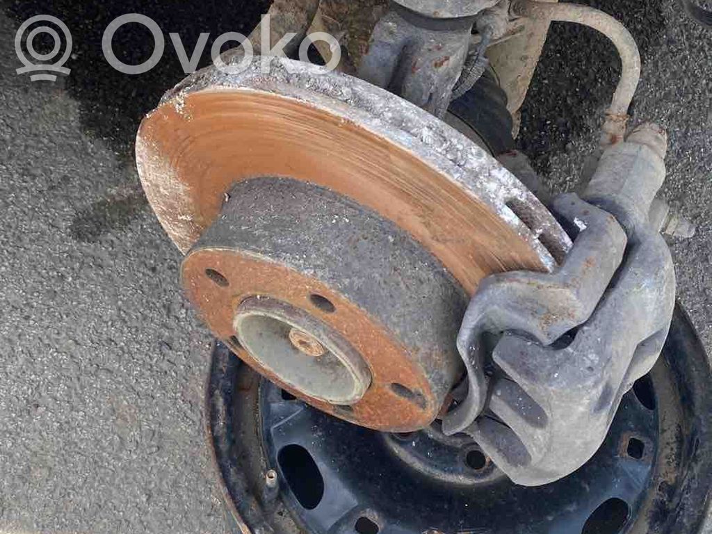 Nissan Interstar Achsschenkel vorne 