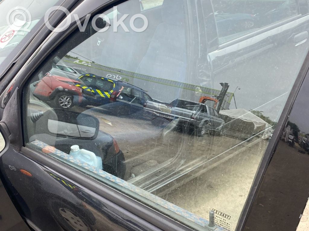 Fiat Punto (176) Geam ușă față patru uși 