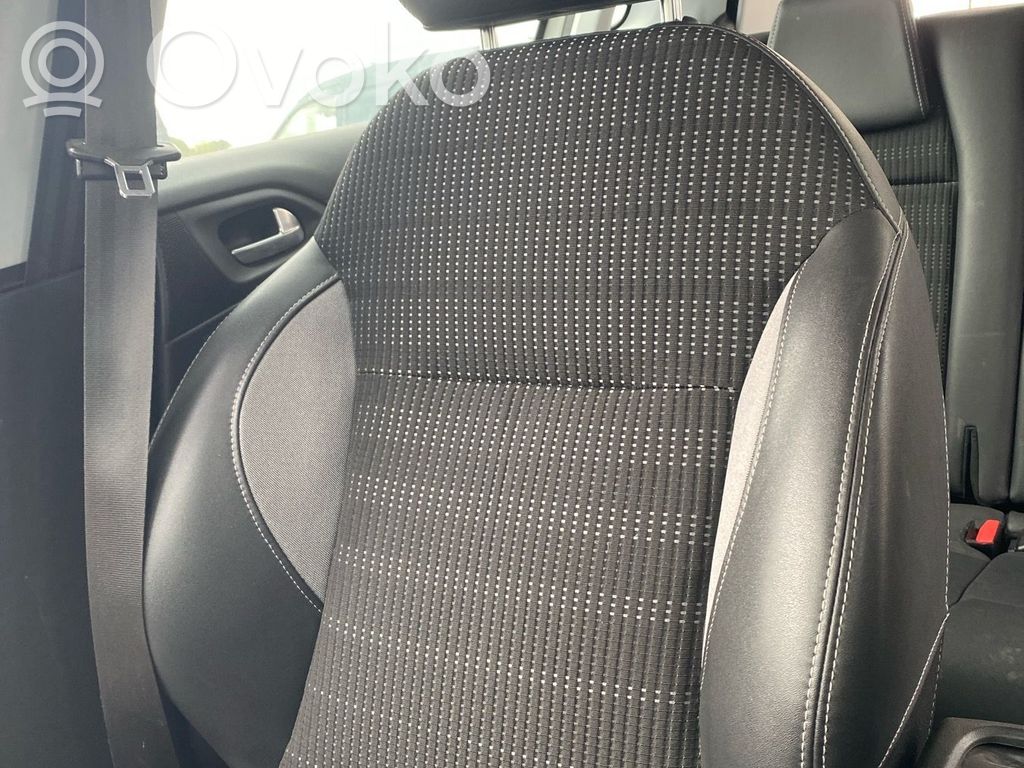 Peugeot 2008 I Etumatkustajan istuin 