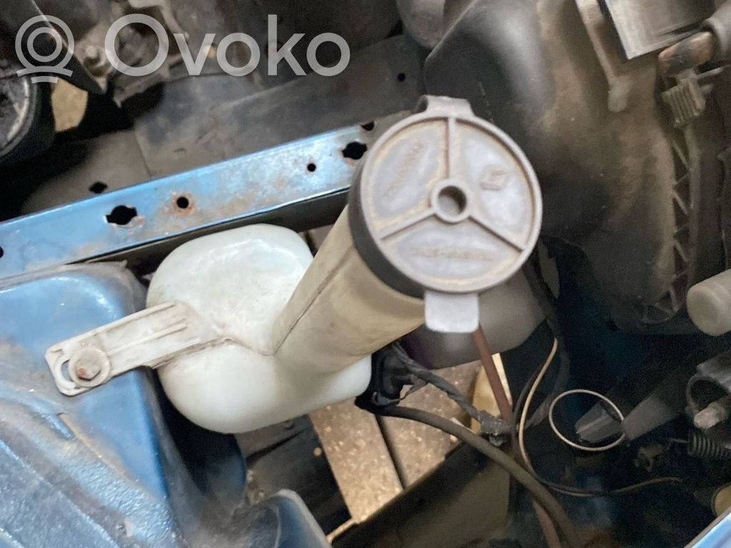 Renault 19 Tuulilasinpesimen nestesäiliö