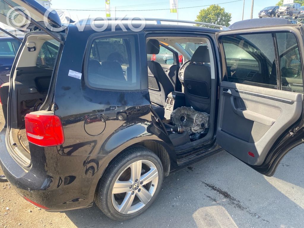 Volkswagen Touran II Takakulmapaneeli