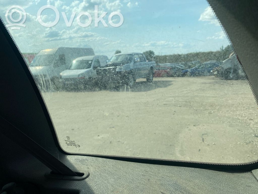 Peugeot 206 Vitre latérale arrière