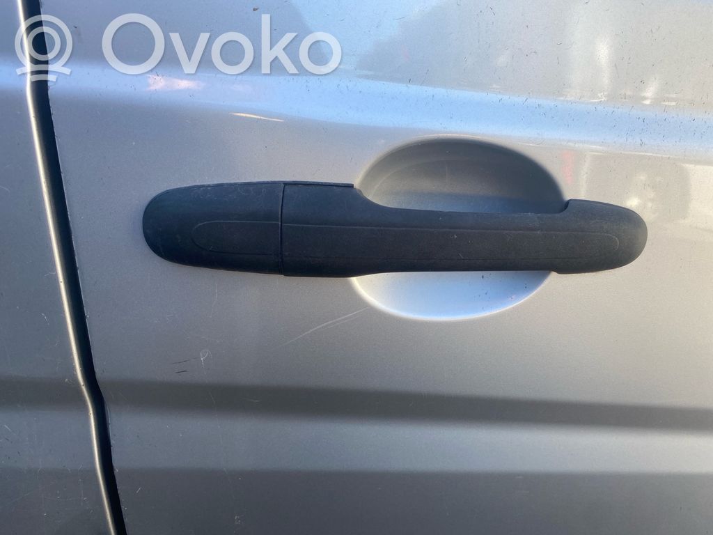 Mercedes-Benz Vito Viano W639 Poignée extérieure avant