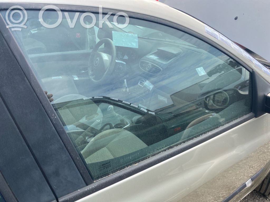 Renault Clio III Pagrindinis priekinių durų stiklas (keturdurio) 