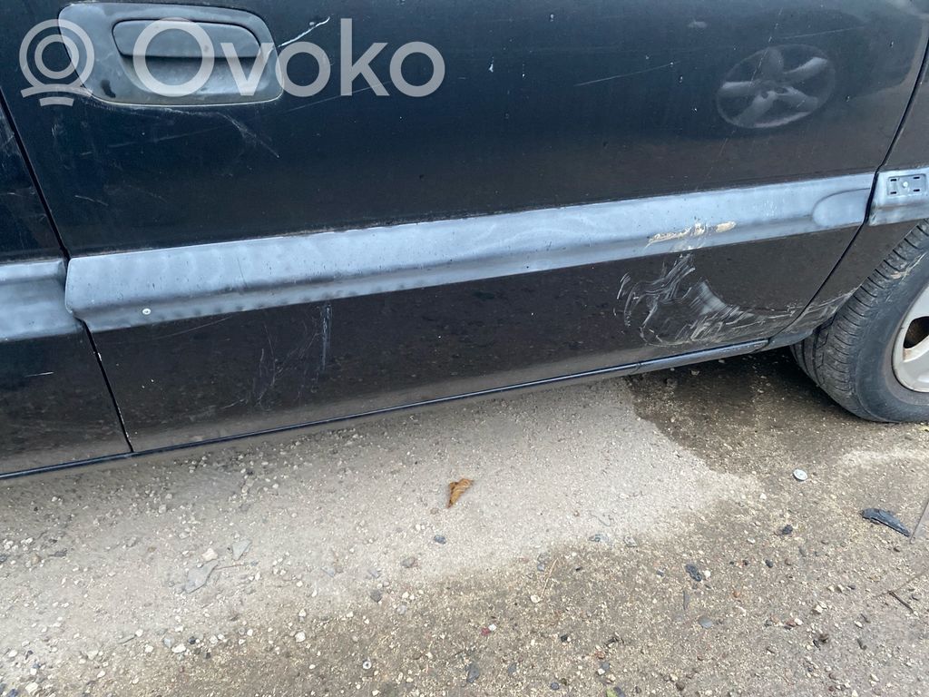 Opel Zafira A Etuoven lista (muoto)