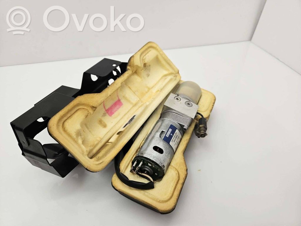 Porsche Cayenne (9PA) Silniczek pompy hydraulicznej klapy tylnej bagażnika 