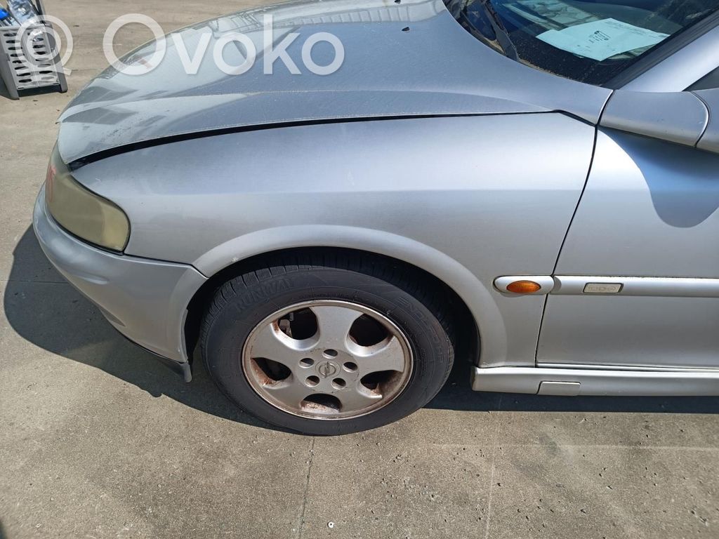 Opel Vectra B Guardabarro 