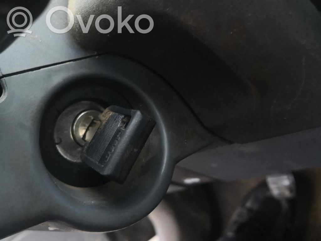 Renault Clio I Užvedimo spynelė 