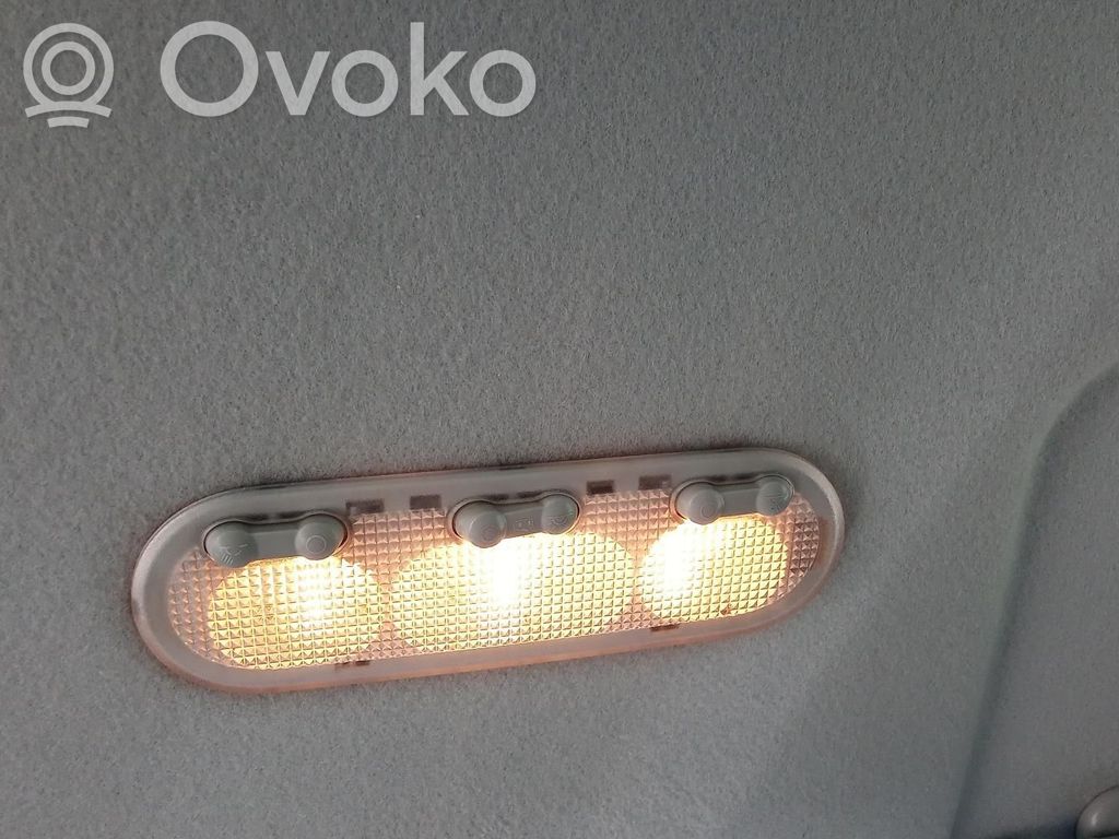 Nissan Micra Etuistuimen valo 