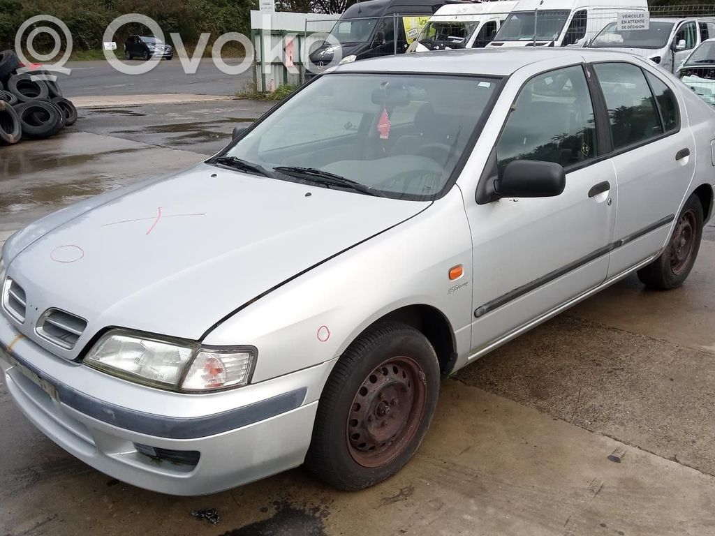 Nissan Primera Передний суппорт 