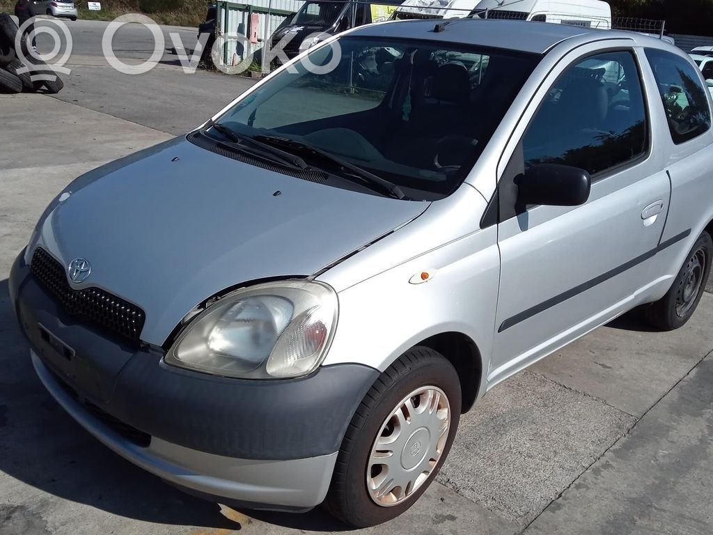 Toyota Yaris Zacisk hamulcowy przedni 