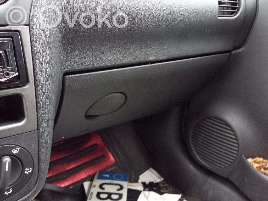 Opel Corsa C Daiktadėžės (bordačioko) komplektas 
