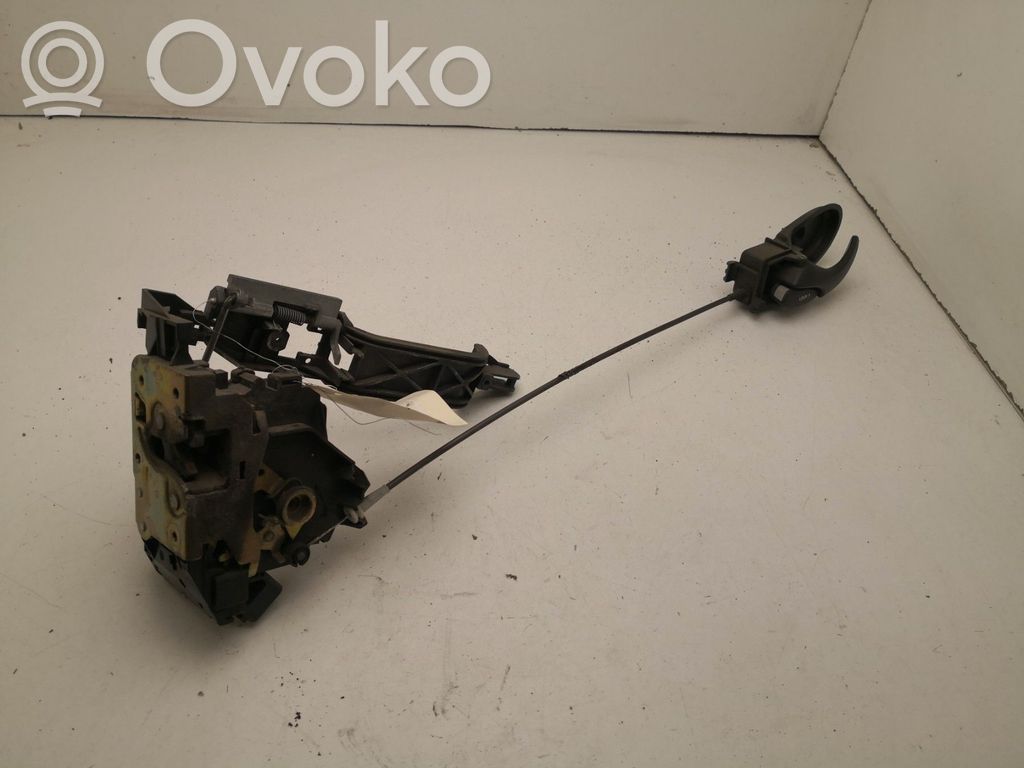Ford Focus Takaoven lukko 