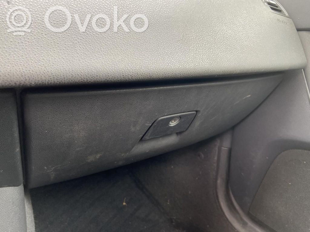 Volvo V50 Juego guantera 