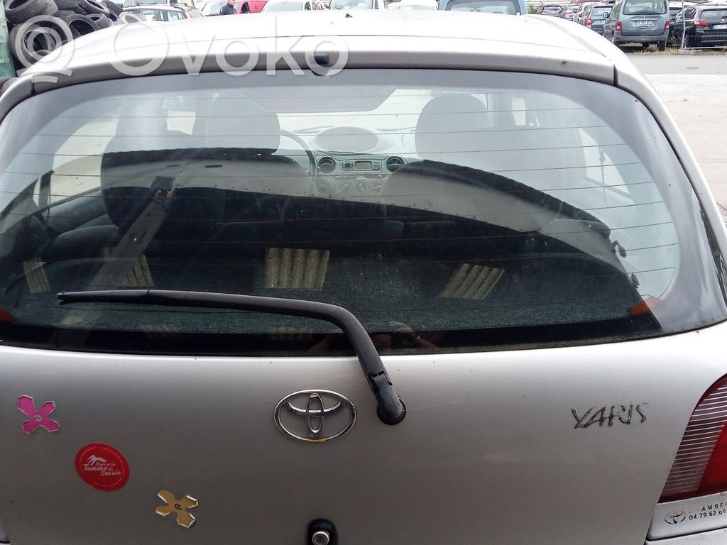 Toyota Yaris Third/center stoplight 