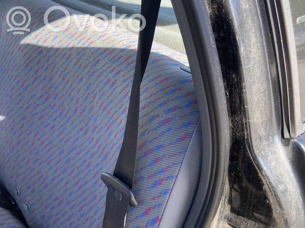 Opel Corsa B Cinturón trasero 