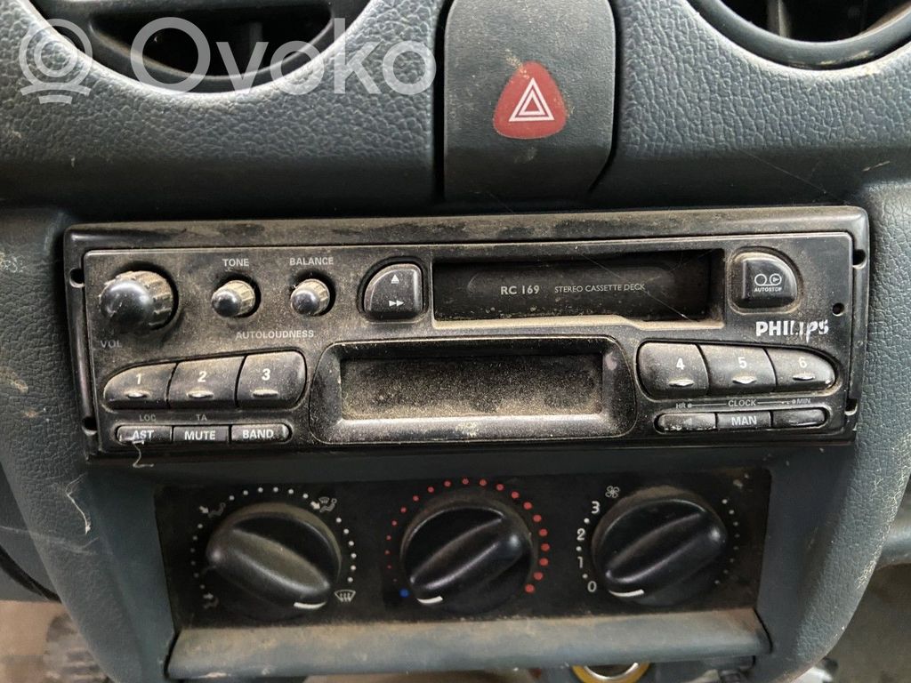 Renault Kangoo I Panel / Radioodtwarzacz CD/DVD/GPS 