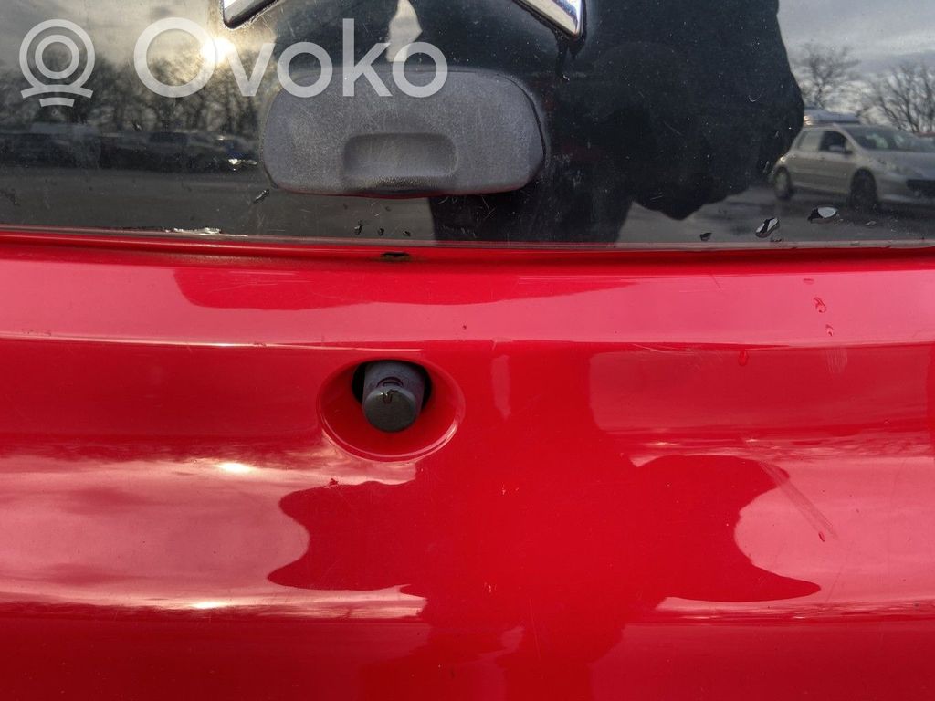 Interruptor para abrir la puerta trasera   B000642080