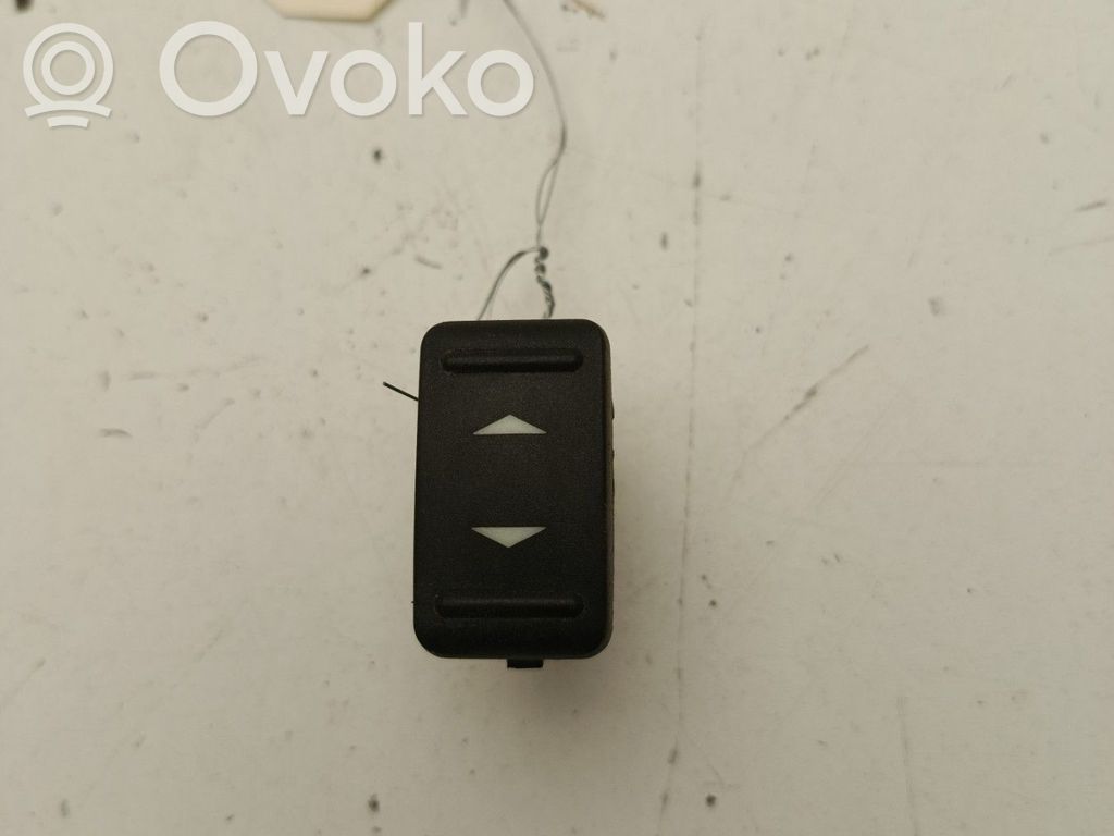 Electric window control switch   1471913