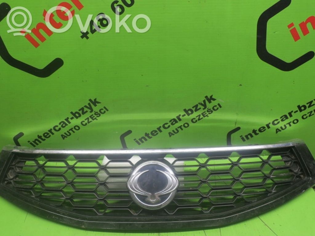 SsangYong Korando Etupuskurin ylempi jäähdytinsäleikkö 