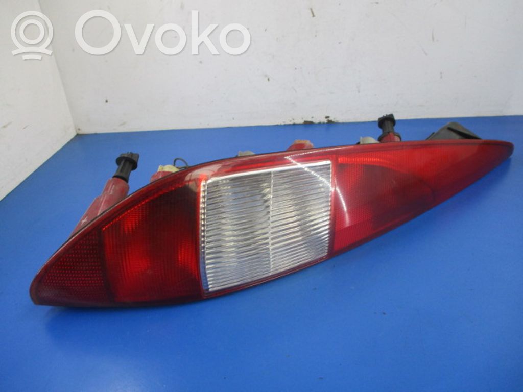 Ford Mondeo Mk III Lampă spate în caroserie 