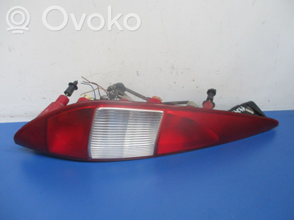 Ford Mondeo Mk III Lampă spate în caroserie 