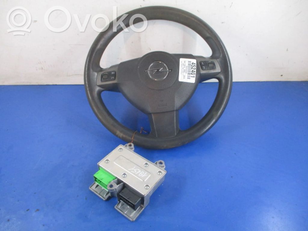 Opel Zafira B Steering wheel 