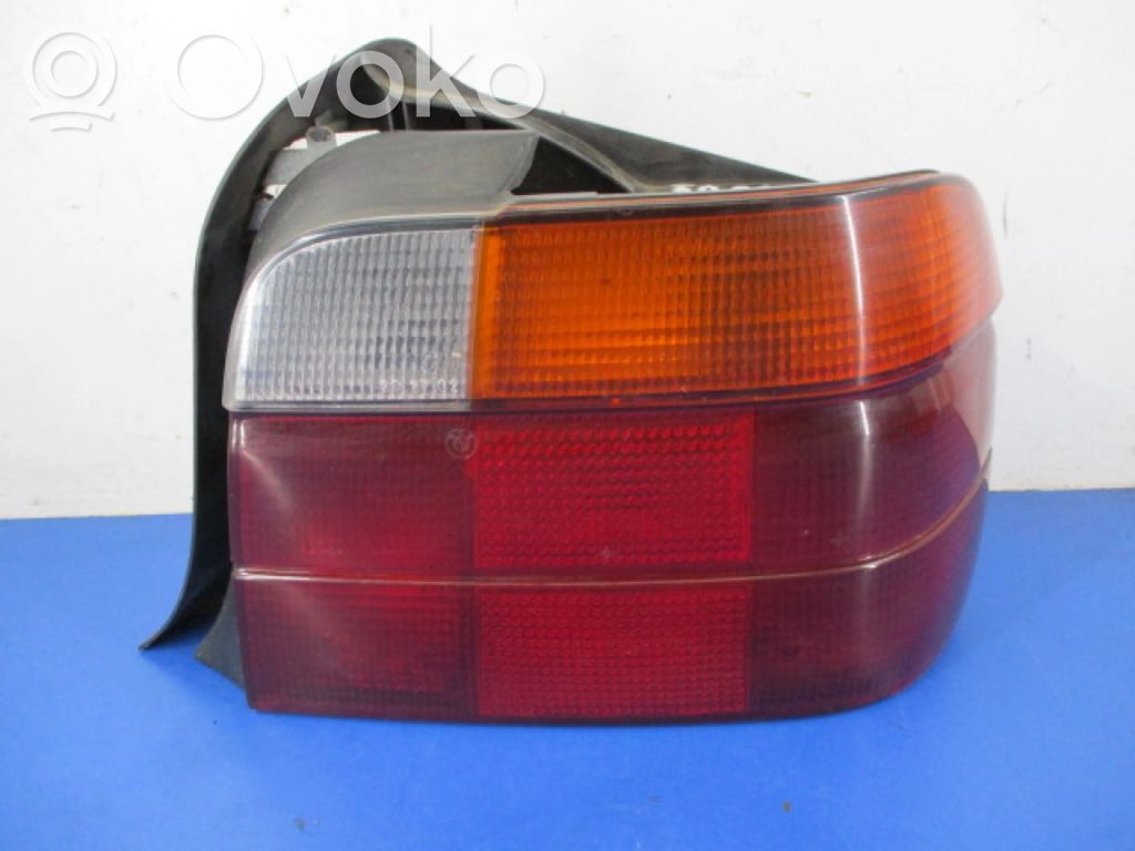 BMW 3 E30 Galinis žibintas kėbule 