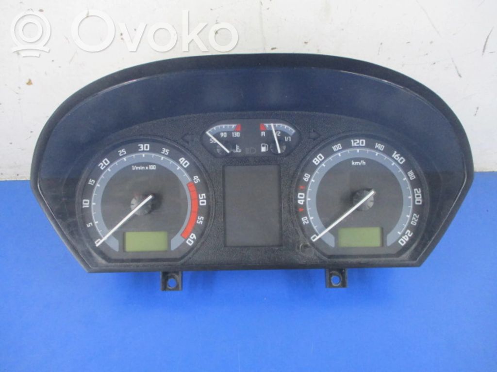 Skoda Fabia Mk2 (5J) Geschwindigkeitsmesser Cockpit 