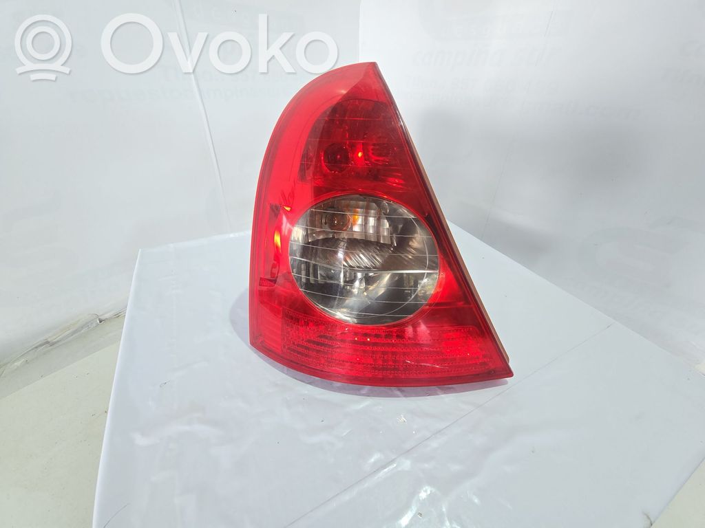 Renault Clio II Aizmugurējais lukturis virsbūvē 